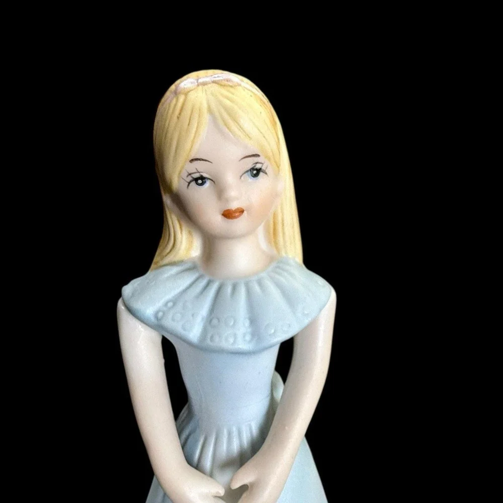 Enesco Growing Up Girls Figurine Age 10 Blonde Hair Blue Dress‎ Vintage 1981
